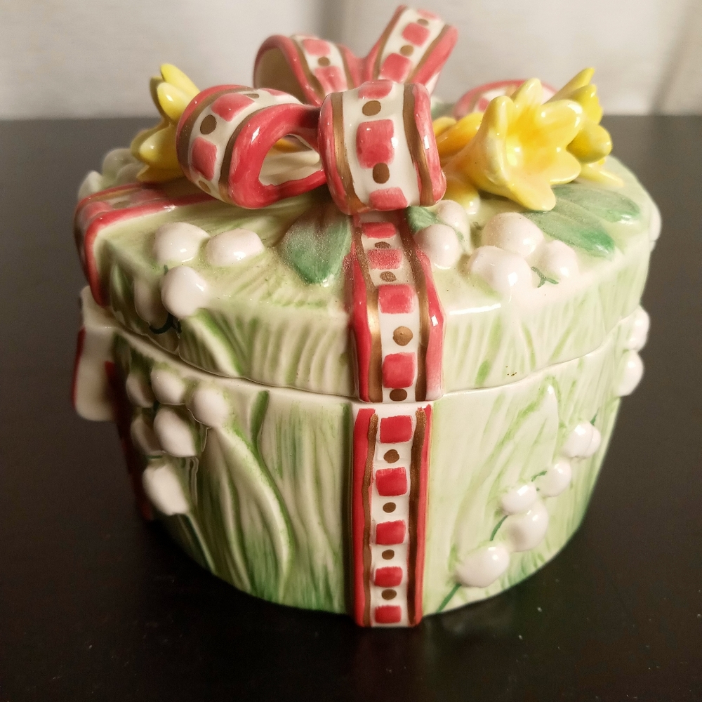 Fitz & Floyd Covered Trinket Bowl Dish Flowers Lilies Ribbon